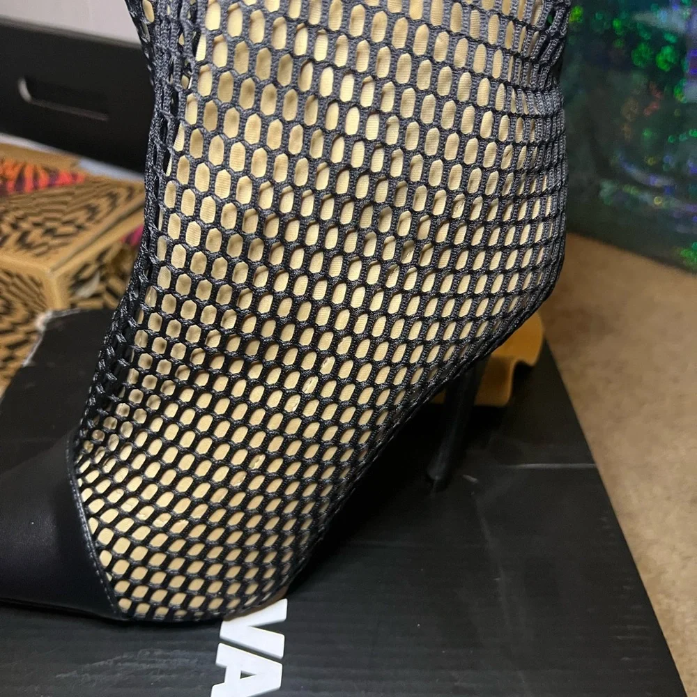 Fishnet knee length boots - Picture 4 of 5